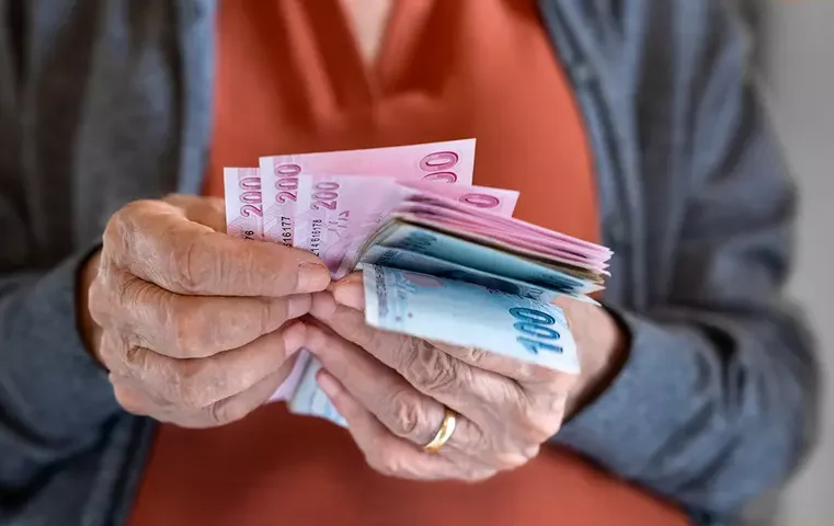 Emekliye seyyanen (ek) zam var mı? 2026 SSK, BAĞ-KUR, memur emeklisi maaşları ne kadar?