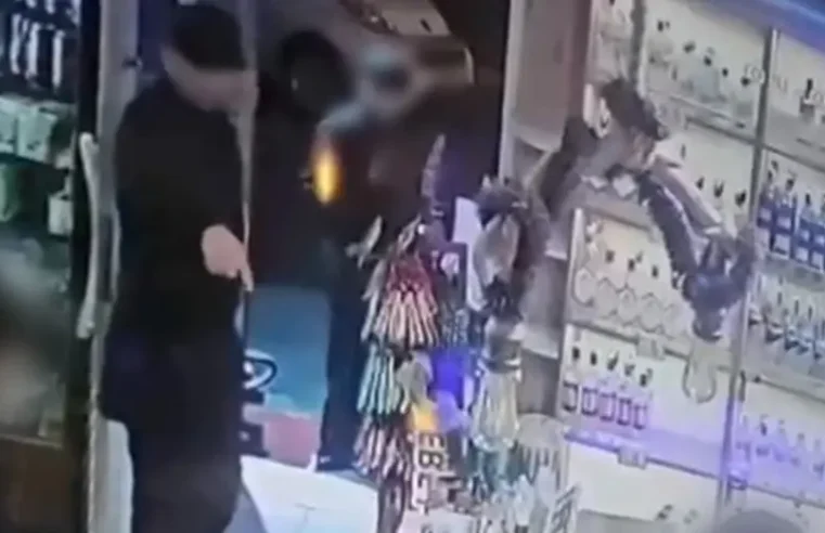 Binbir suratı kurye kılığındaki polis yakaladı. Sipariş notlarına “Zile üç kere basın” yazmış