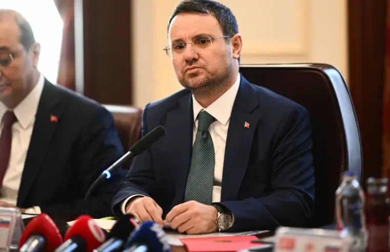 Kimlikle sosyal medya dönemi. Bakan Gürlek: Biri yorum yapacaksa kimliği belli olacak