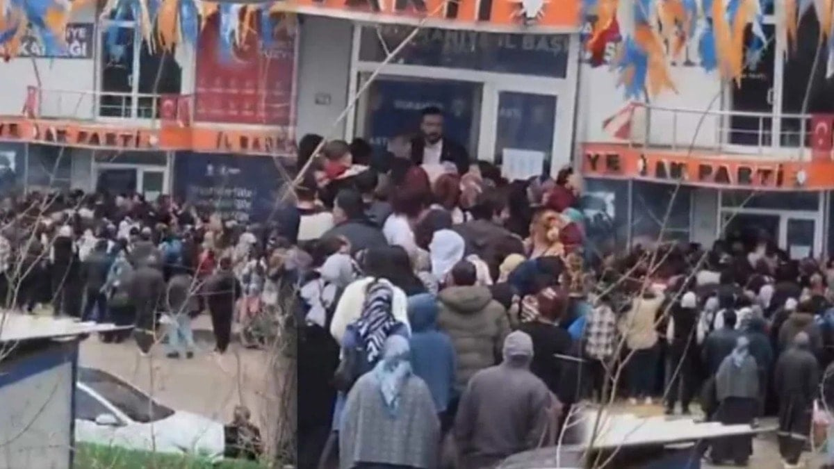 AKP binasında emekliye harçlık iddiası