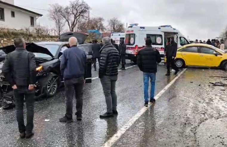 AKP konvoyu kaza yaptı