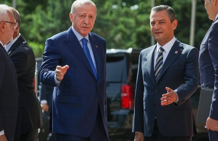 Siyasette dengeleri sarsan iki anket