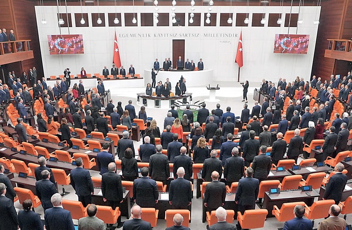 AKP kaostan yararlanıp basına kısıtlama getiriyor