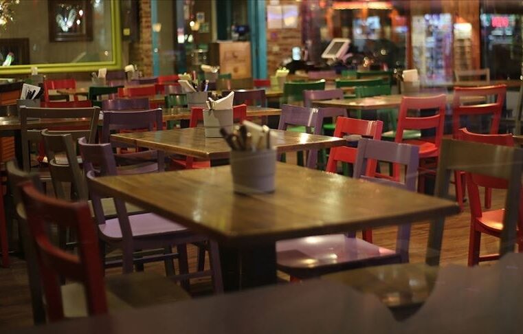 İstanbul’da tabelalar peş peşe kapılara asılıyor: Kafelerde yeni hafta sonu yasağı