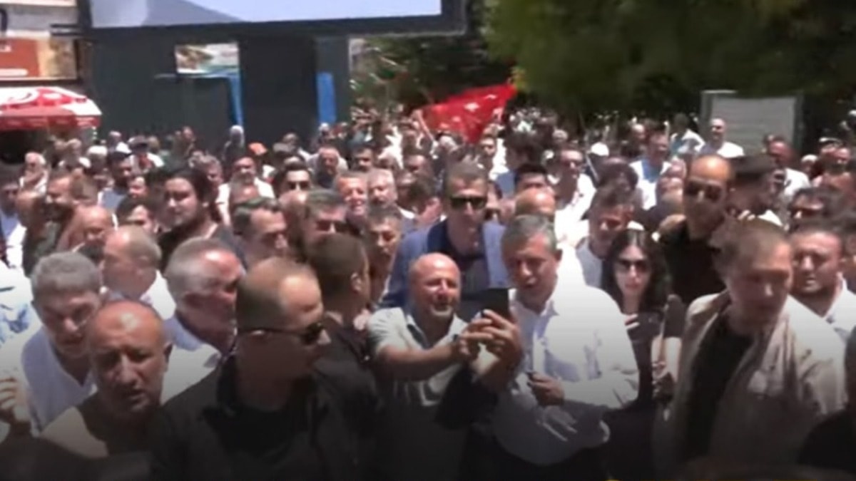 AKP’nin kalesinde Özgür Özel izdihamı