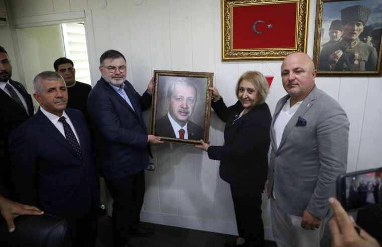 Menderes AKP’ye geçti; ilk hamle Erdoğan’ın fotoğrafını asmak oldu