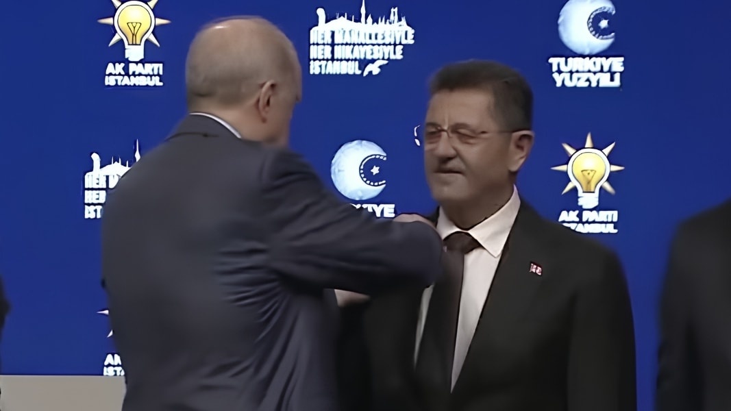 AKP’ye geçer geçmez ilk iş bunu yaptı: Atatürk tablosunu kaldırdı