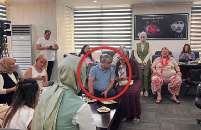 CHP’li belediye meclis üyesi şimdi de AKP’nin kutlamasında ortaya çıktı
