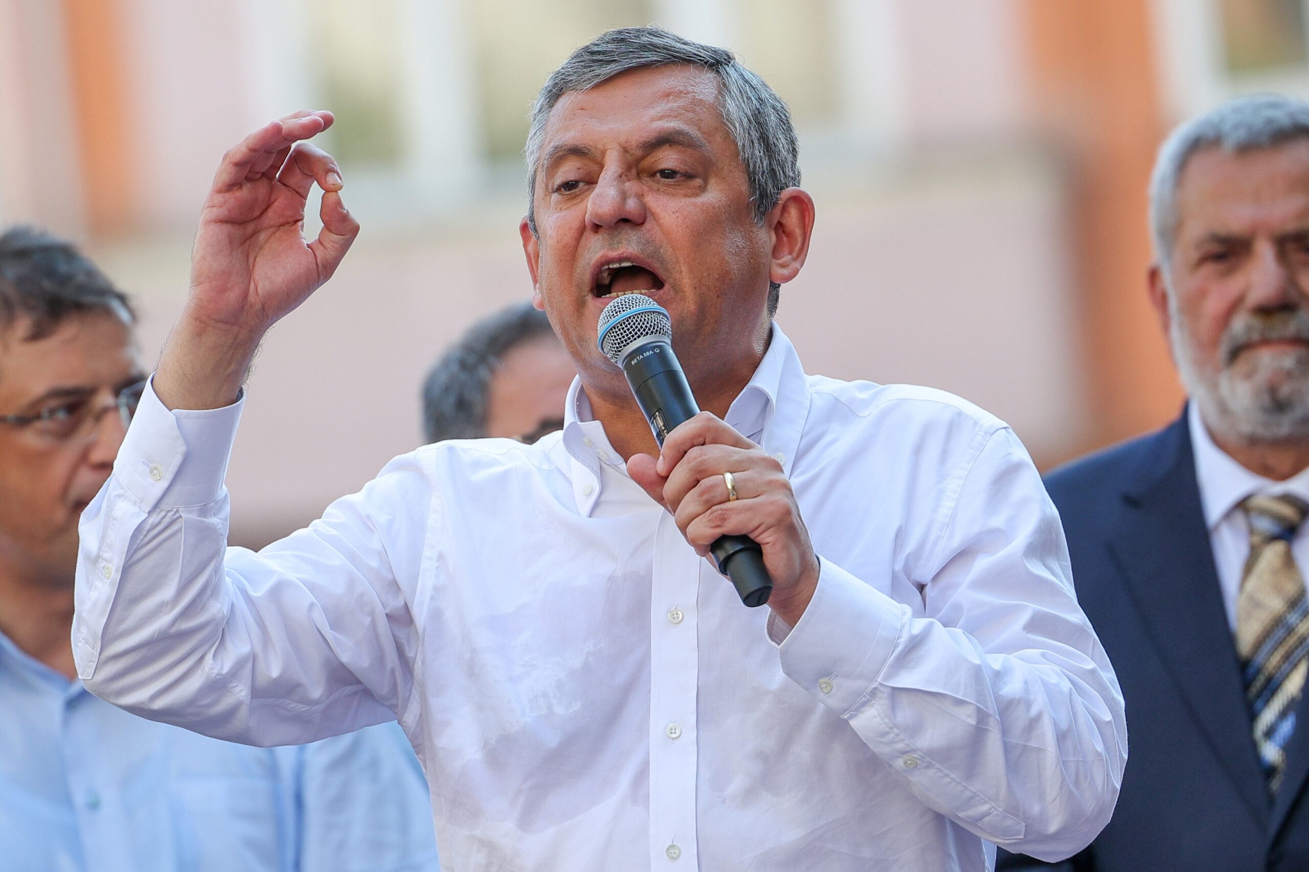 Özel, Erdoğan’a memleketinde yanıt verdi: Seçimler transferle kazanılmaz